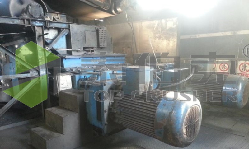 20210809530581.jpg 03 對(duì)輥破碎機(jī).jpg